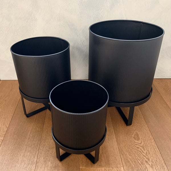 アイアンプランター ウィズブラックスタンド H31.5 | upstairs outdoor